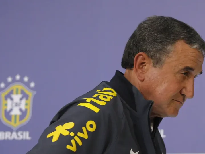 Parreira permanece internado na UTI com quadro de infecção pulmonar