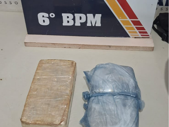 Homem é preso transportando tabletes de cocaína escondidos dentro de balde