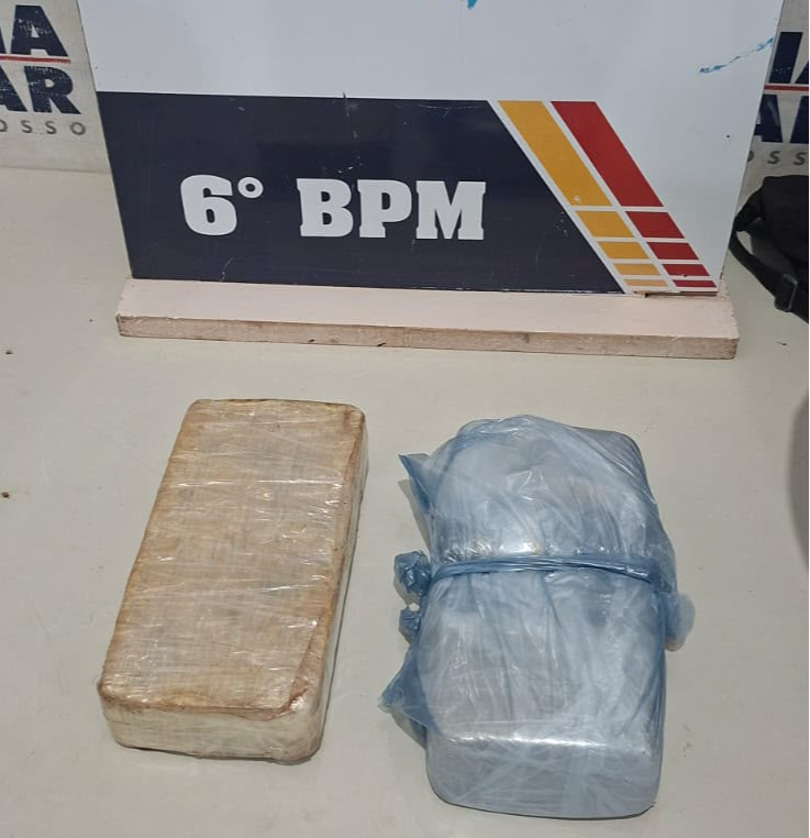 Homem é preso transportando tabletes de cocaína escondidos dentro de balde