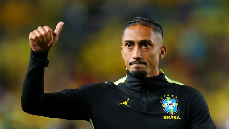 Festejado, Raphinha treina e se aproxima de retorno à Copa do Mundo