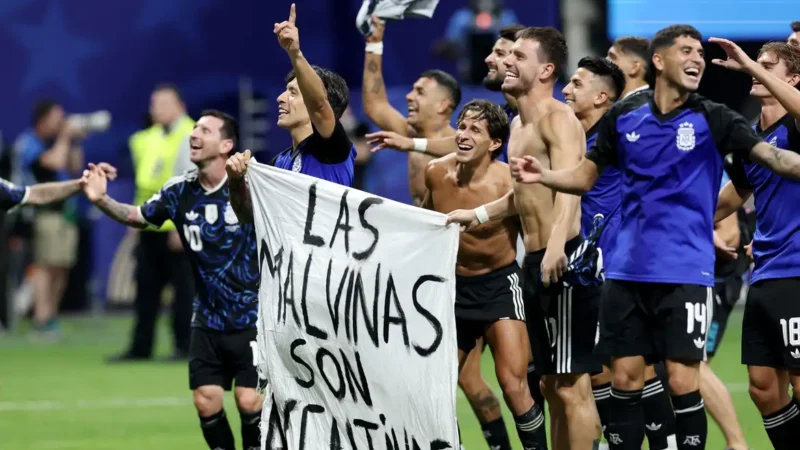 Ato de jogadores argentinos reacende debate sobre domínio das Malvinas