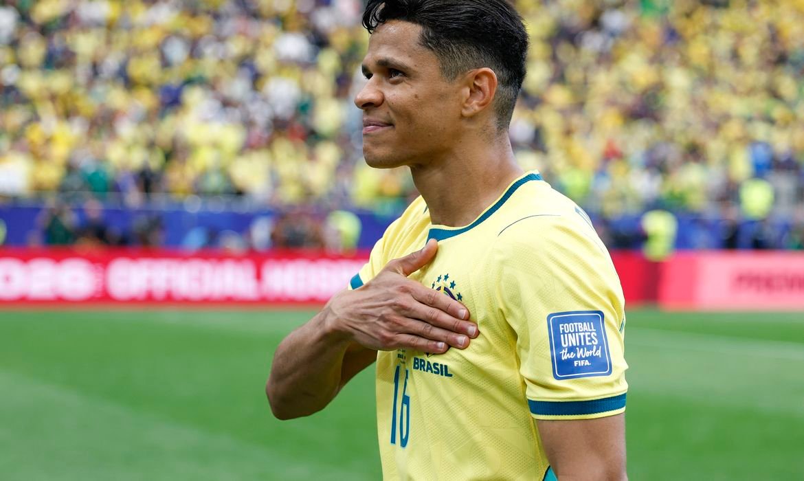 Douglas Santos traz vivência do ouro olímpico para buscar o hexa