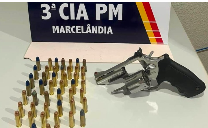 Homem é preso após polícia encontrar revólver escondido em caminhonete