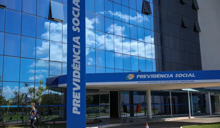 Sonegação e isenções retiram 56% das arrecadações da Previdência