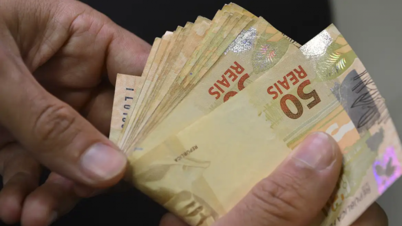 Brasil lidera redução no uso de dinheiro em espécie na América Latina