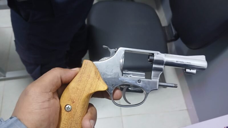 Denúncia de homem armado termina com duas prisões e apreensão de revólver em Guarantã do Norte