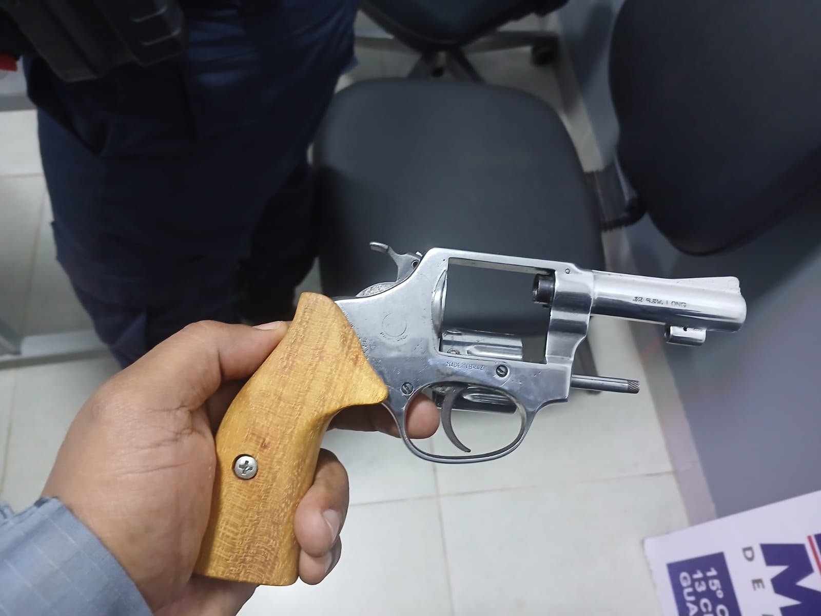 Denúncia de homem armado termina com duas prisões e apreensão de revólver em Guarantã do Norte