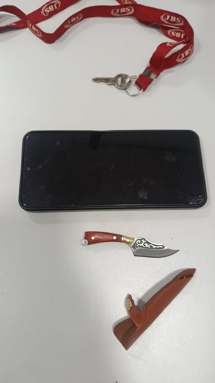 Homem corta o pescoço de mulher em bar em Matupá, sai para se gabar do crime e é preso em Guarantã do Norte