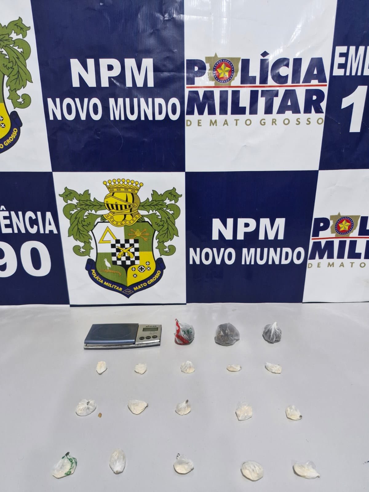 Preso com drogas e balança de precisão durante ação policial contra o tráfico em Novo Mundo