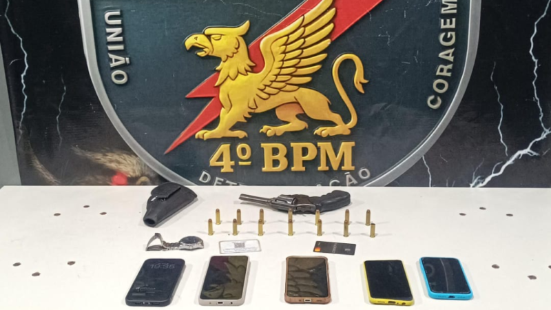 Suspeito de aplicar golpes pela internet é preso com arma e celulares