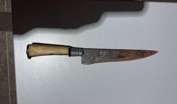 Mulher que esfaqueou o marido de 71 anos é presa pela PM