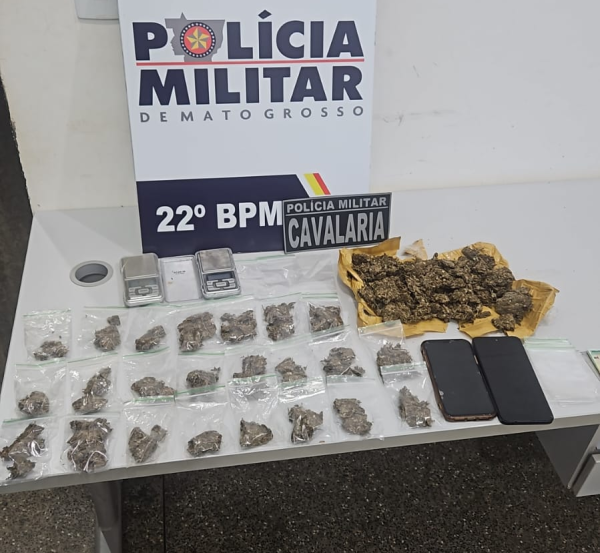 Cavalaria da PM prende dois com porções de maconha em Peixoto de Azevedo