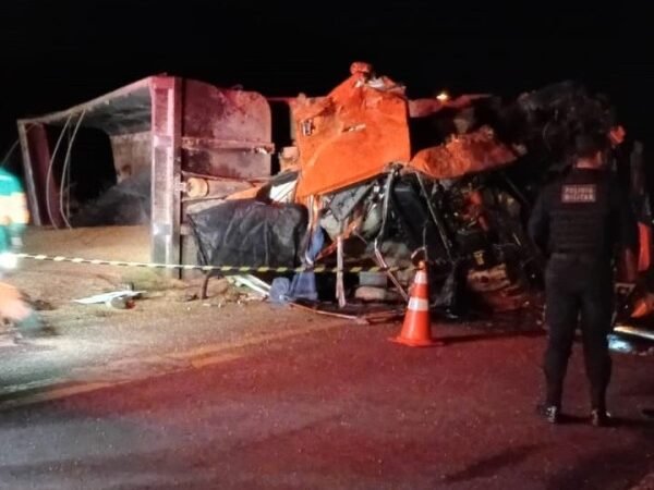 Caminhoneiro morre em colisão frontal na MT-320 entre Nova Canaã e Carlinda e motorista do outro veículo foge sem prestar socorro