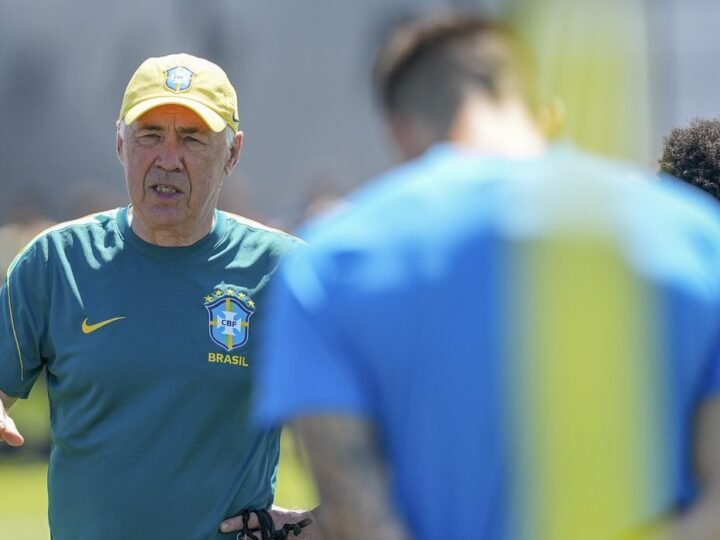 Ancelotti dá pista de Martinelli para vaga de Paquetá contra Noruega