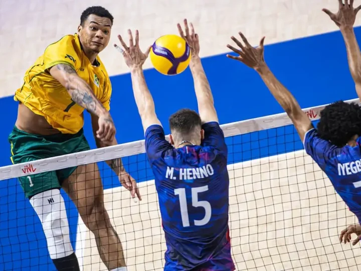 Brasil bate bicampeã olímpica França na Liga das Nações de vôlei