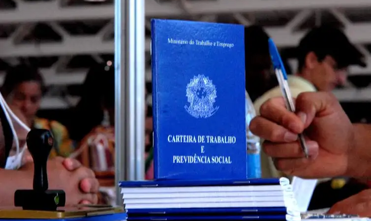Desemprego atinge 5,4% no trimestre