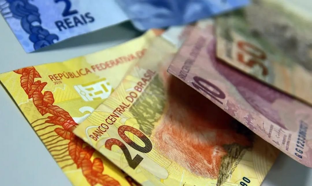 Volume de dinheiro esquecido em bancos cai em maio