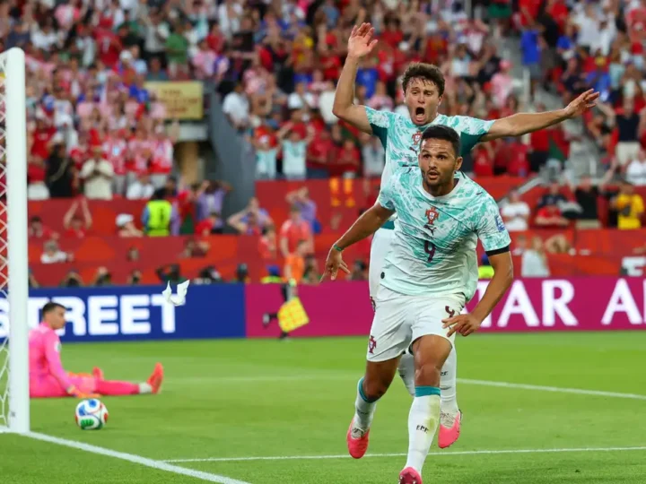 Portugal vira sobre Croácia e vai às oitavas com gols de CR7 e Ramos