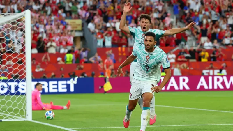 Portugal vira sobre Croácia e vai às oitavas com gols de CR7 e Ramos