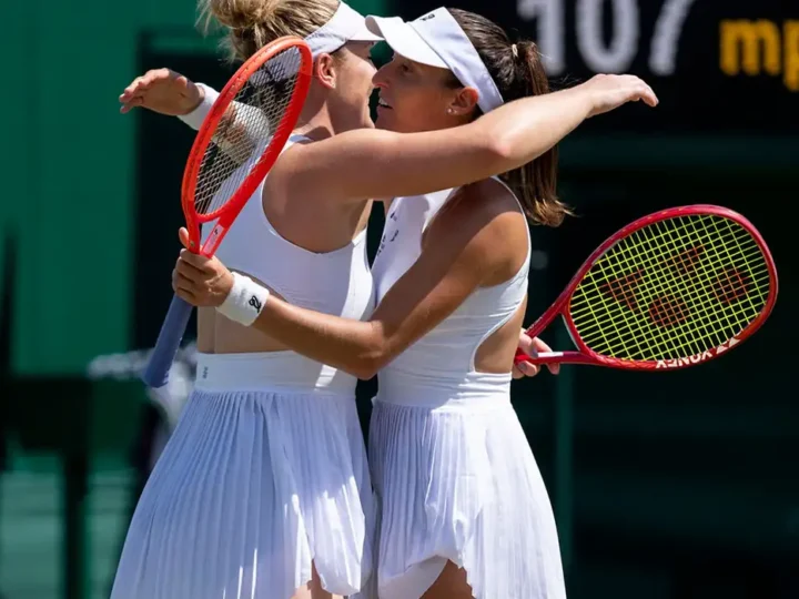 Luisa Stefani busca vaga na final de duplas femininas em Wimbledon