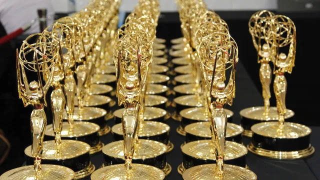 Emmy anuncia indicados com ‘The Pitt’ na liderança e recorde de ‘Hacks’