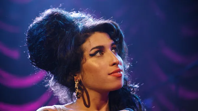 Ronnie Wood relembra conversa com Amy Winehouse: “Sabemos que tem vodka”
