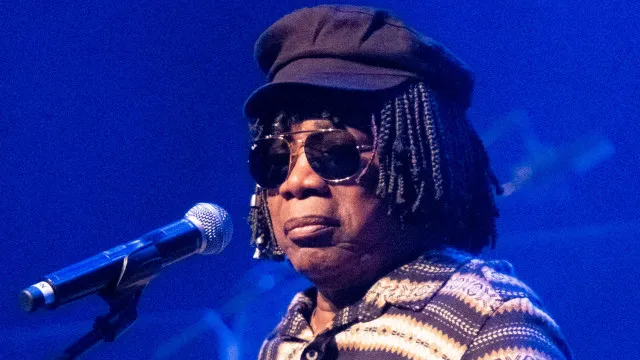 Milton Nascimento volta para casa após ser internado para tratar pneumonia