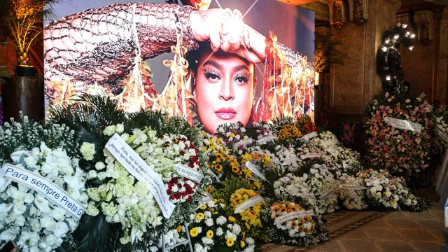 Amigos e familiares se emocionam na missa de um ano de morte de Preta Gil