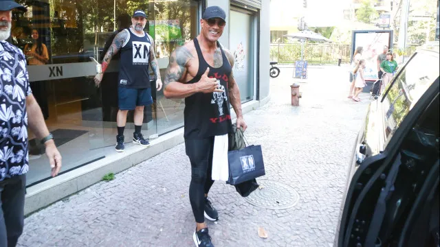 The Rock treina no Rio durante divulgação do live-action de ‘Moana’
