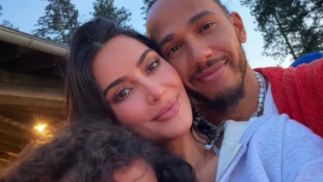 Lewis Hamilton assume namoro com Kim Kardashian em álbum romântico nas redes sociais