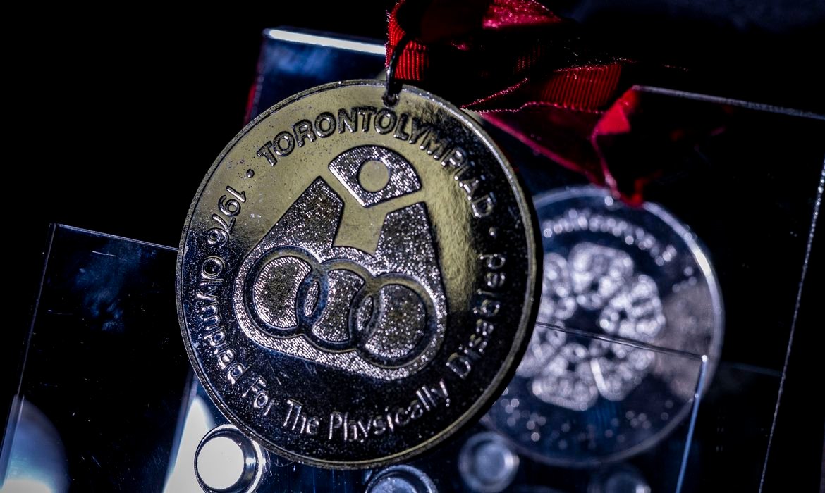 Familiares celebram legado de primeira medalha paralímpica do Brasil