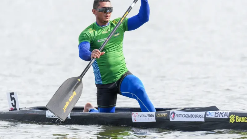Isaquias Queiroz é campeão mundial no C1 500m na Polônia