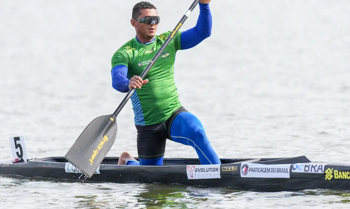 Isaquias Queiroz é campeão mundial no C1 500m na Polônia