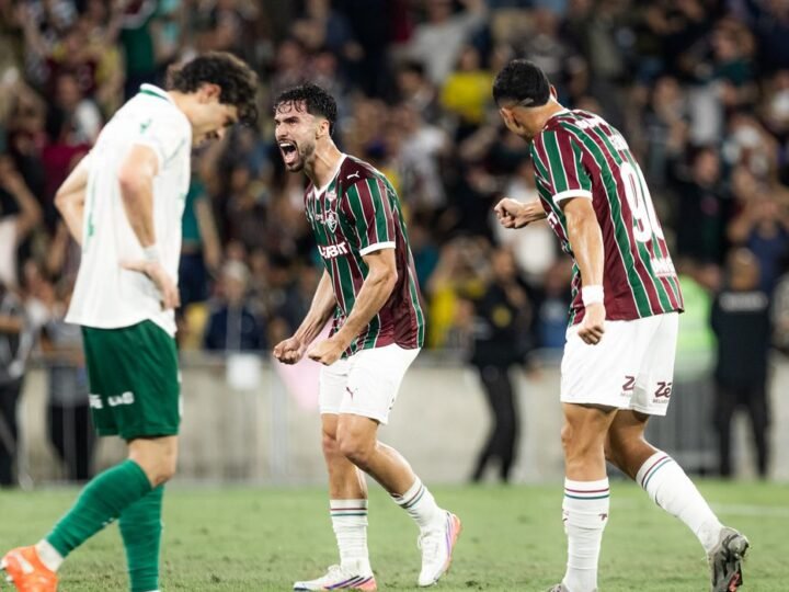 Fluminense encerra jejum e bate Palmeiras de virada no Brasileirão