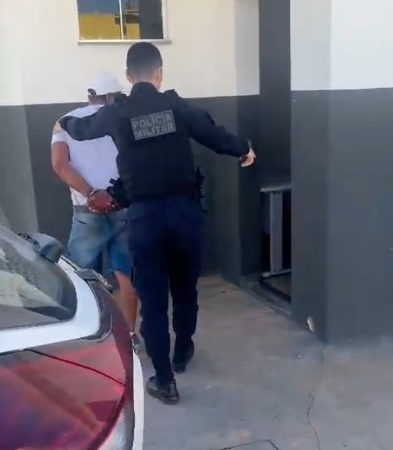 Homem é preso após invadir casa da ex e causar danos durante ameaça em Peixoto de Azevedo