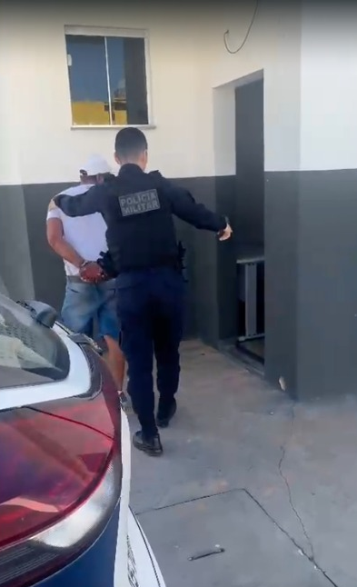 Homem é preso após invadir casa da ex e causar danos durante ameaça em Peixoto de Azevedo