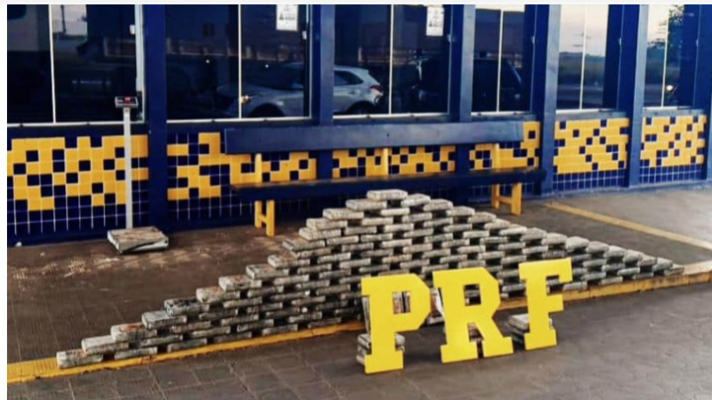 PRF encontra fundo falso em carreta e apreende 155 quilos de cocaína