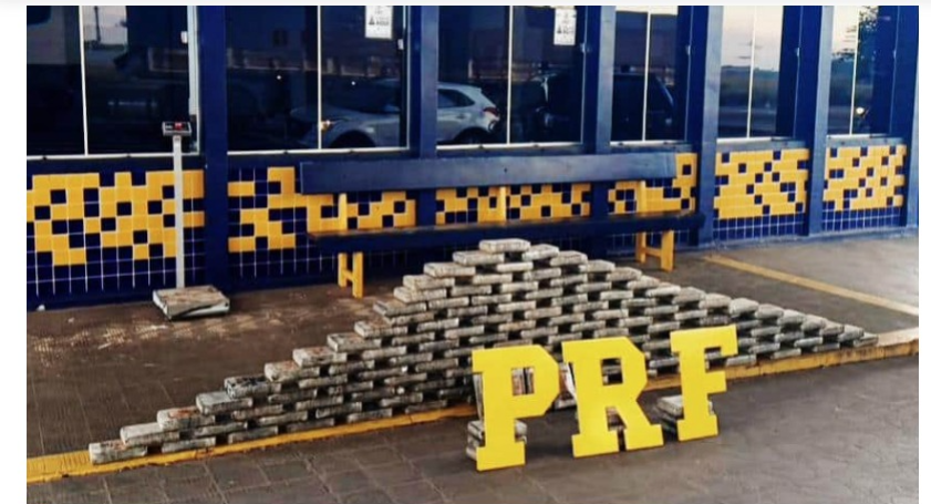 PRF encontra fundo falso em carreta e apreende 155 quilos de cocaína
