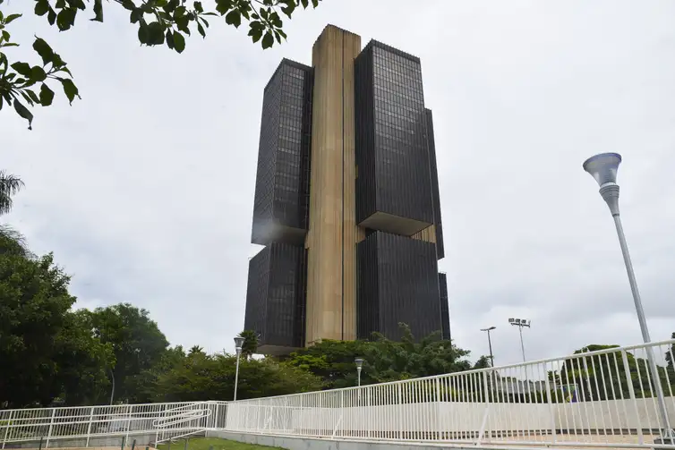 Copom reduz a taxa Selic para 14% ao ano