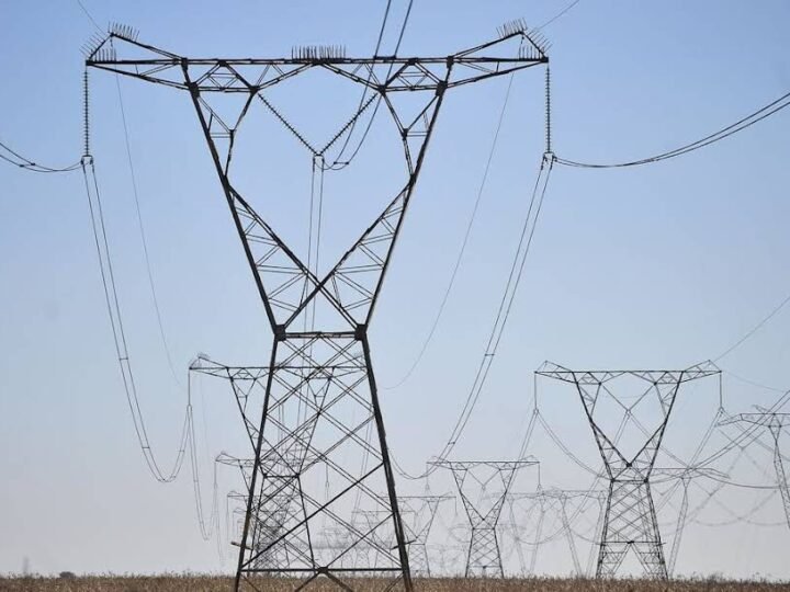 Consumidores poderão escolher fornecedores de energia a partir de 2027