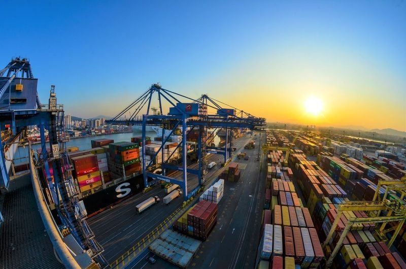 Exportações brasileiras aos Estados Unidos caem 12,2% no ano