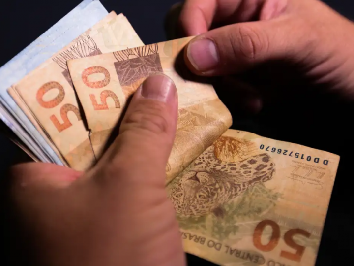 Retiradas da poupança somam R$ 377 bilhões em julho