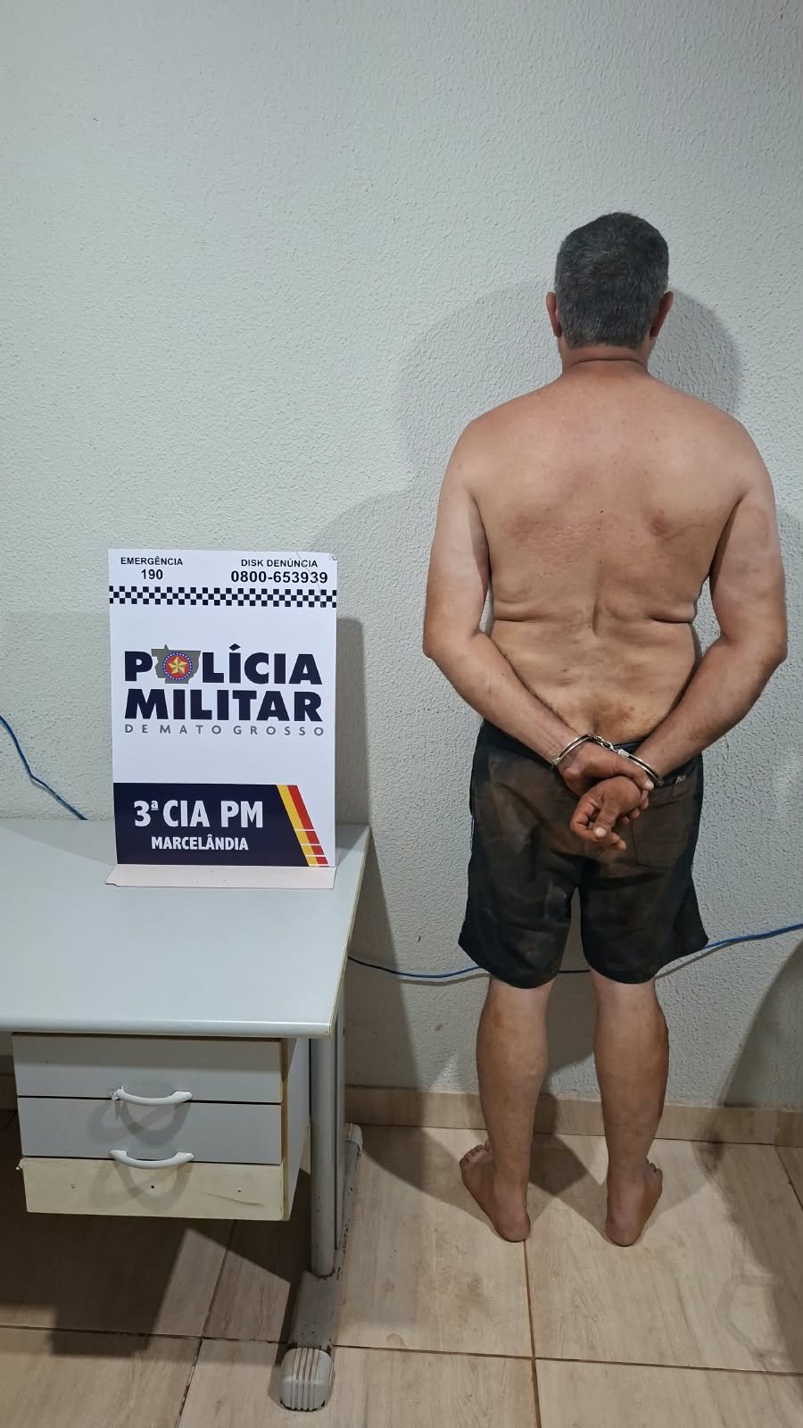 PRESO EM FLAGRANTE: Homem atira contra mulher, persegue vítima no mato e acaba cercado pela PM