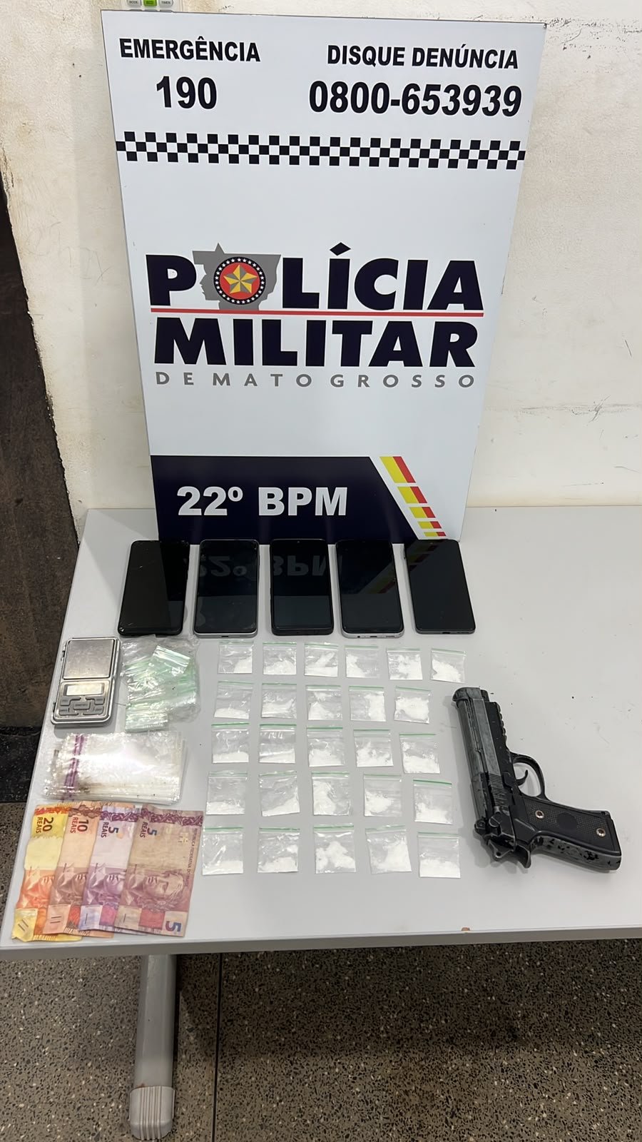 Adolescentes são apreendidos e polícia encontra cocaína, balança e simulacro de pistola em Peixoto de Azevedo