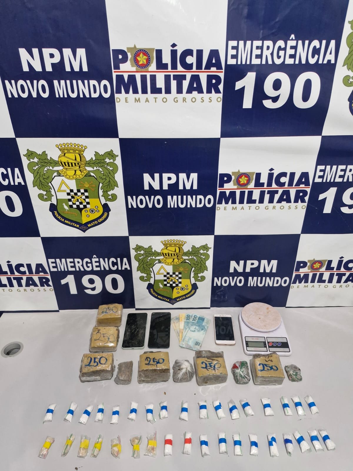 Casal é preso com drogas e polícia apreende mais de R$ 27 mil em entorpecentes em Novo Mundo