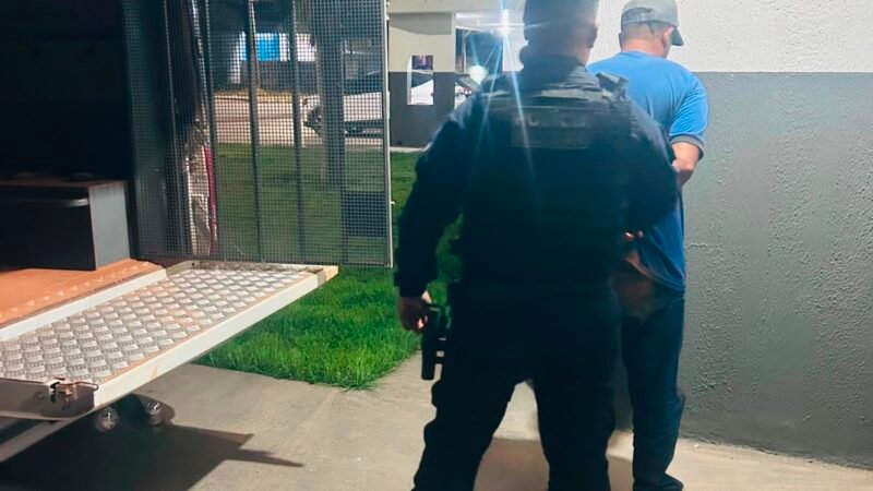 Homem é preso após tentar invadir casa e ameaçar mulher durante briga