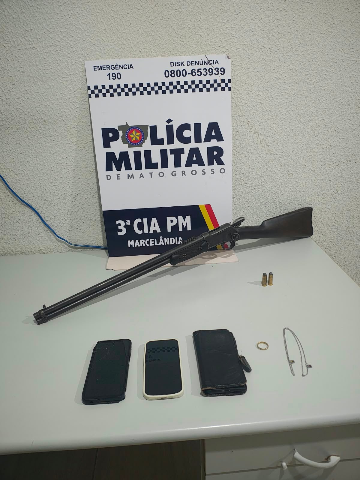 Homem é preso após polícia localizar espingarda calibre .44 escondida em chácara em Marcelândia