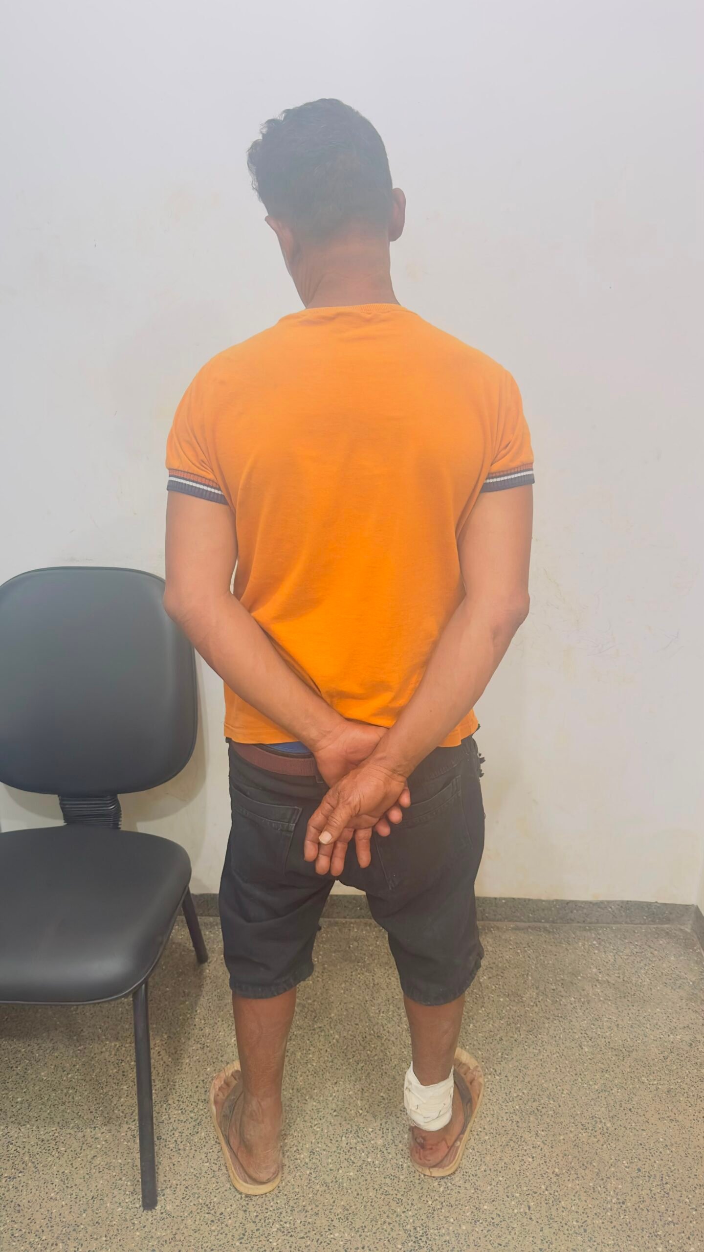 Homem é preso após agredir mulher com socos e puxões de cabelo em Peixoto de Azevedo