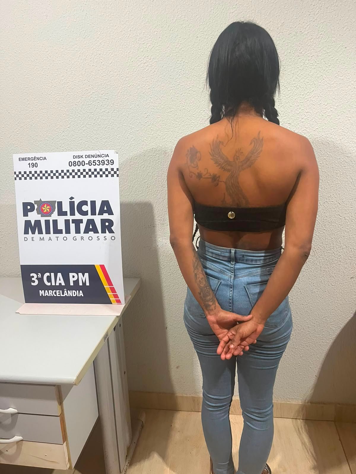 Mulher com mandado de prisão por roubo é detida durante abordagem a ônibus Marcelândia