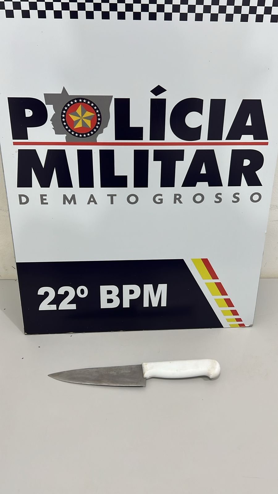 Homem é preso após ameaçar companheira e crianças com faca em Peixoto de Azevedo